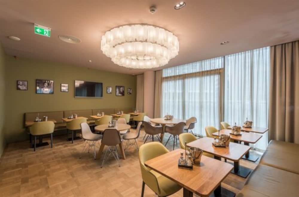 The Frankfurt Hotel 46/64