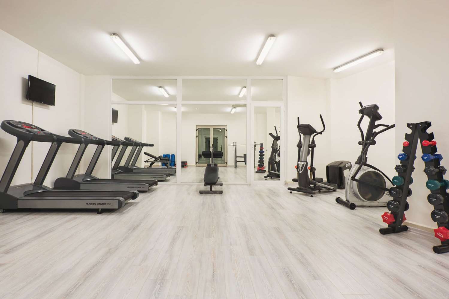 Ramada Hotel and Suites by Wyndham Kusadasi 32/47