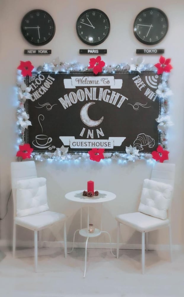 Moonlight Inn Guest House 40/50