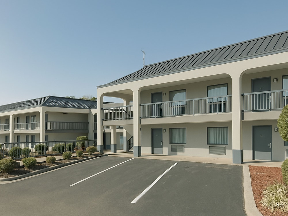 Baymont By Wyndham Fayetteville I-95 7/49