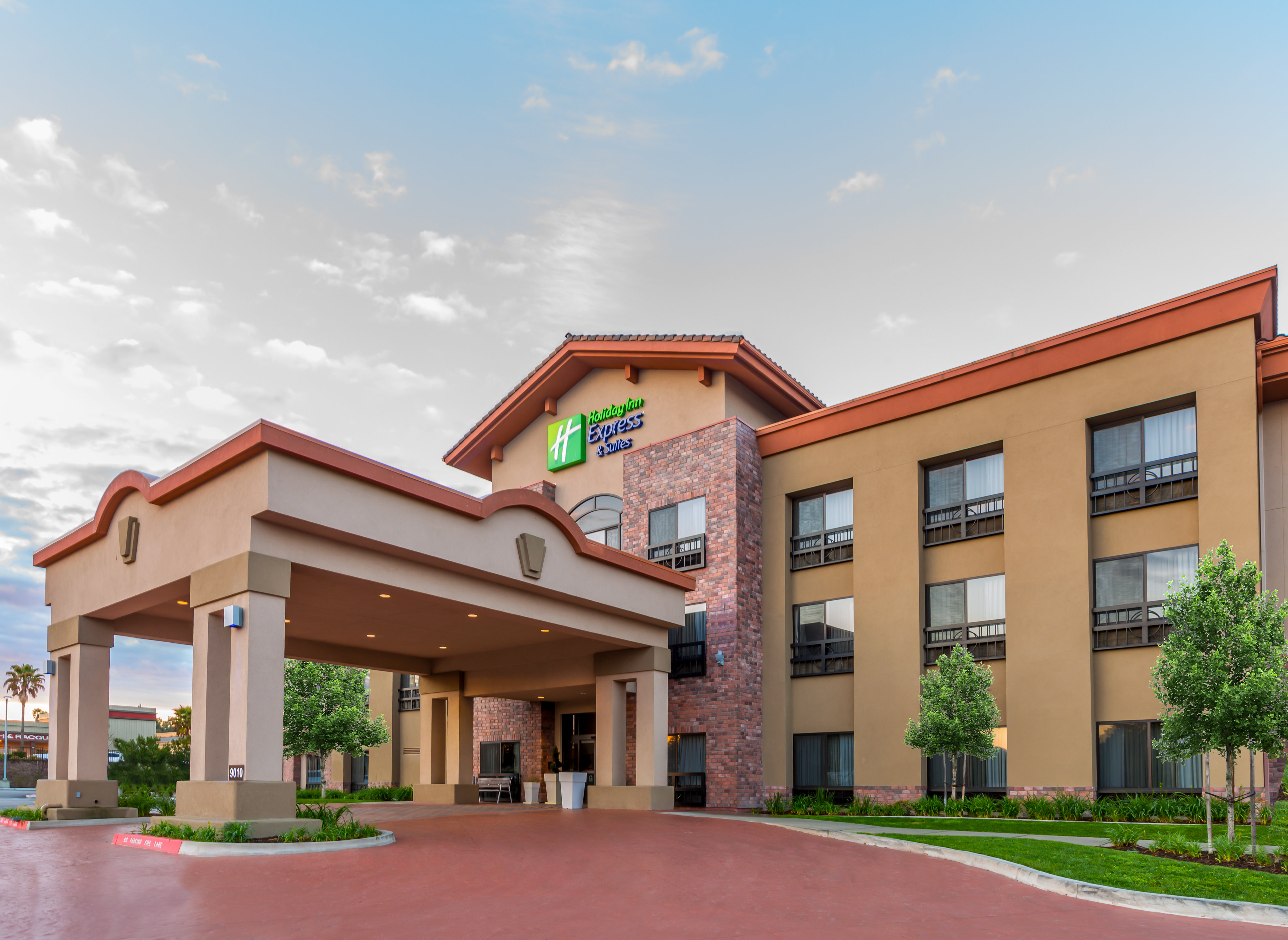 Holiday Inn Express Hotel Suites ATASCADERO in ATASCADERO - CA