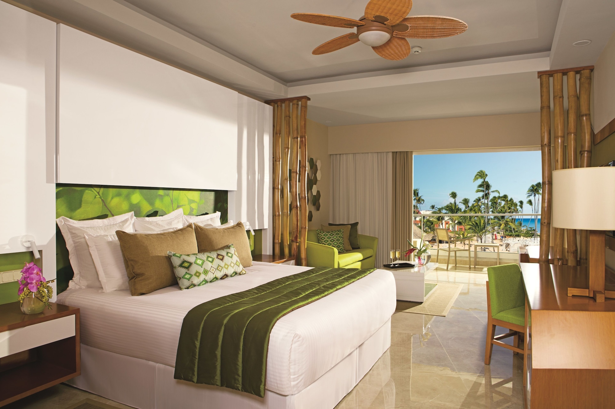 Swim Up, Junior Suite, King Bed
