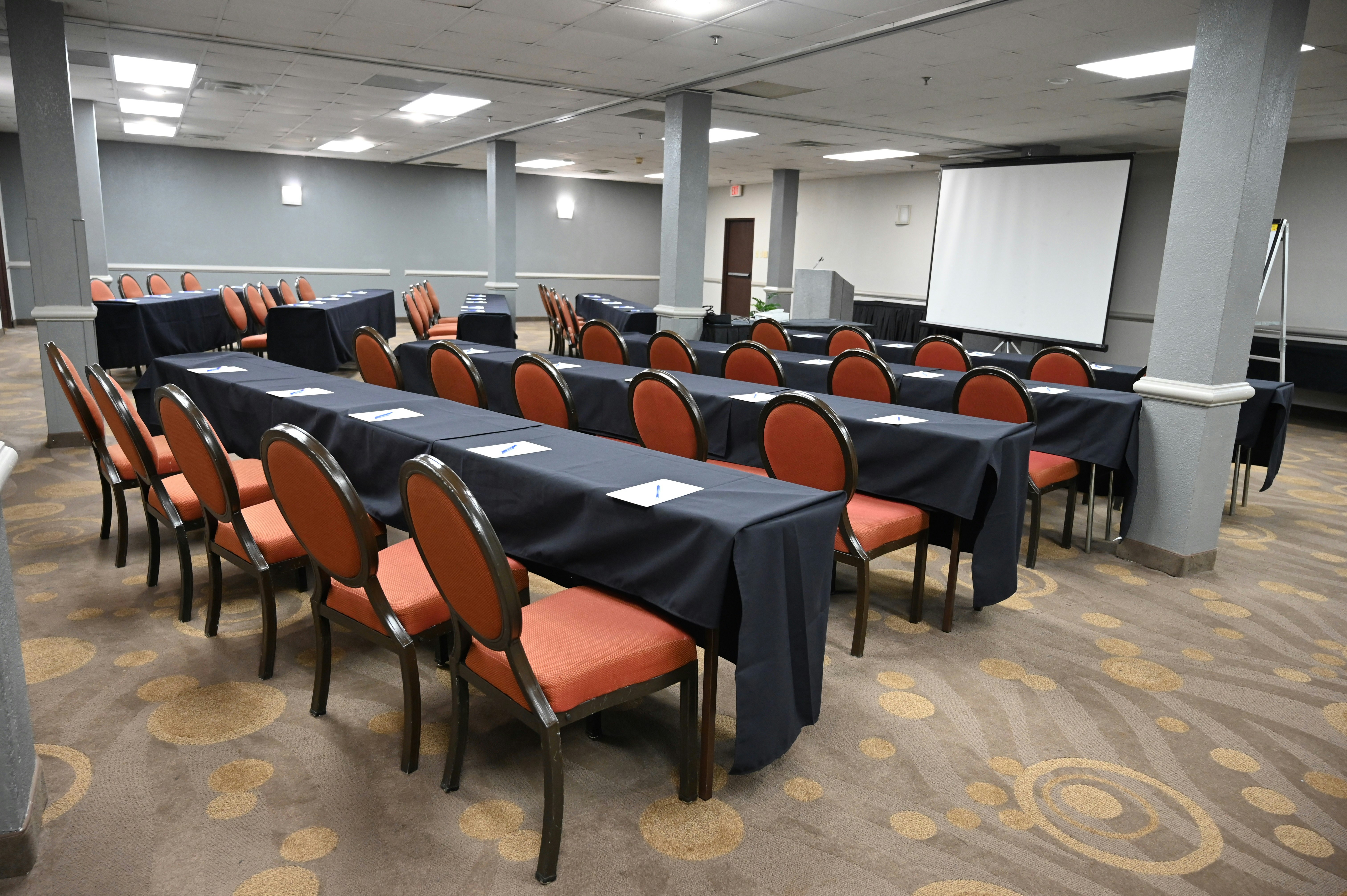 Atrium Hotel And Suites 24/26