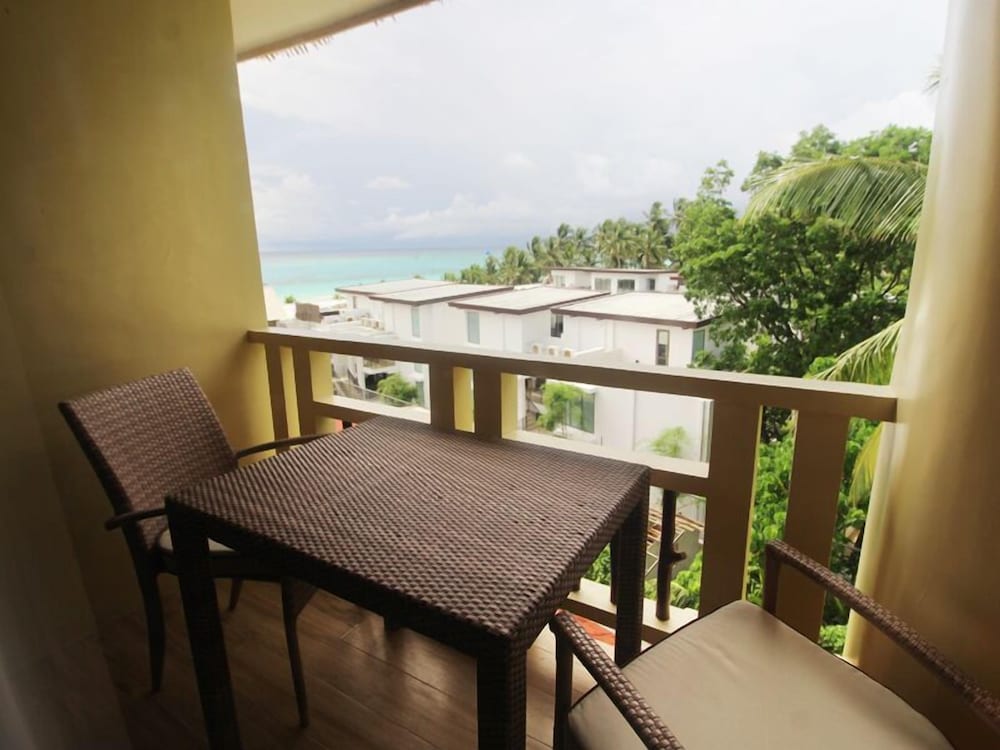 Ambassador In Paradise 35/49