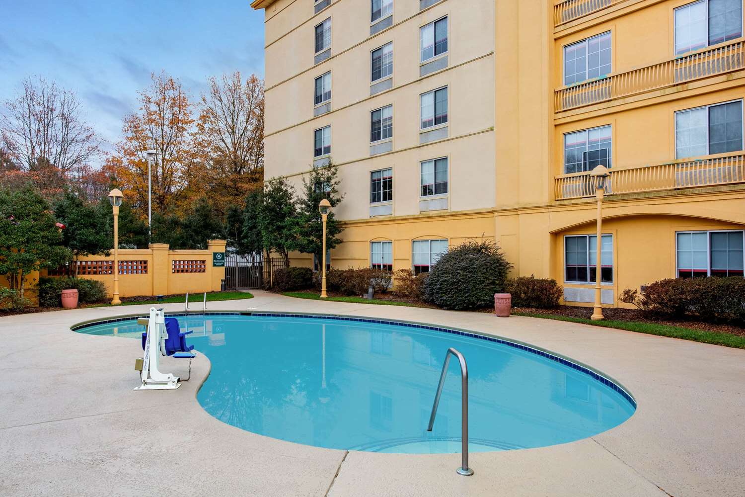 La Quinta Inn & Suites by Wyndham Raleigh/Durham Southpoint 5/38