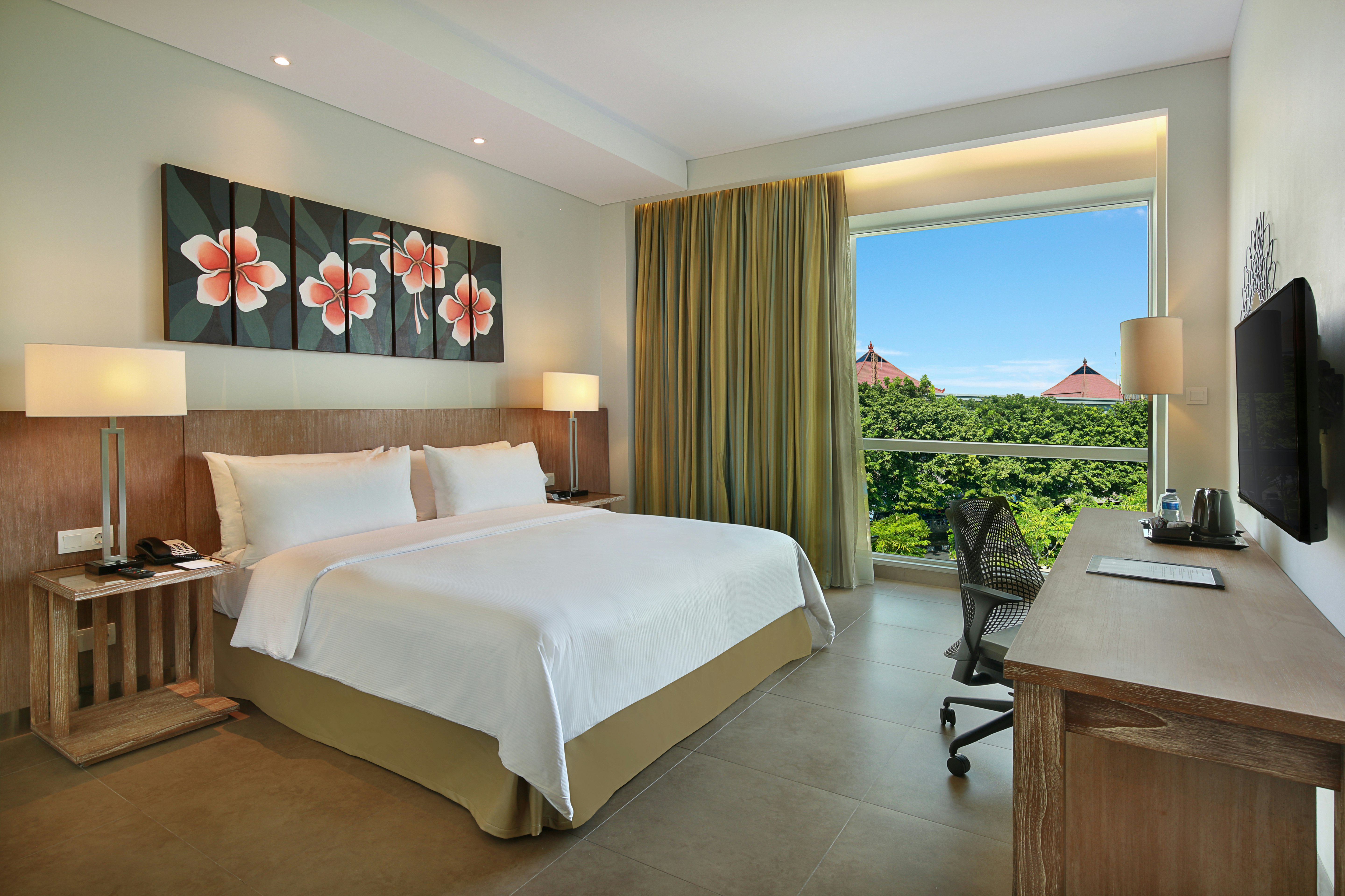 GUEST ROOM, KING BED