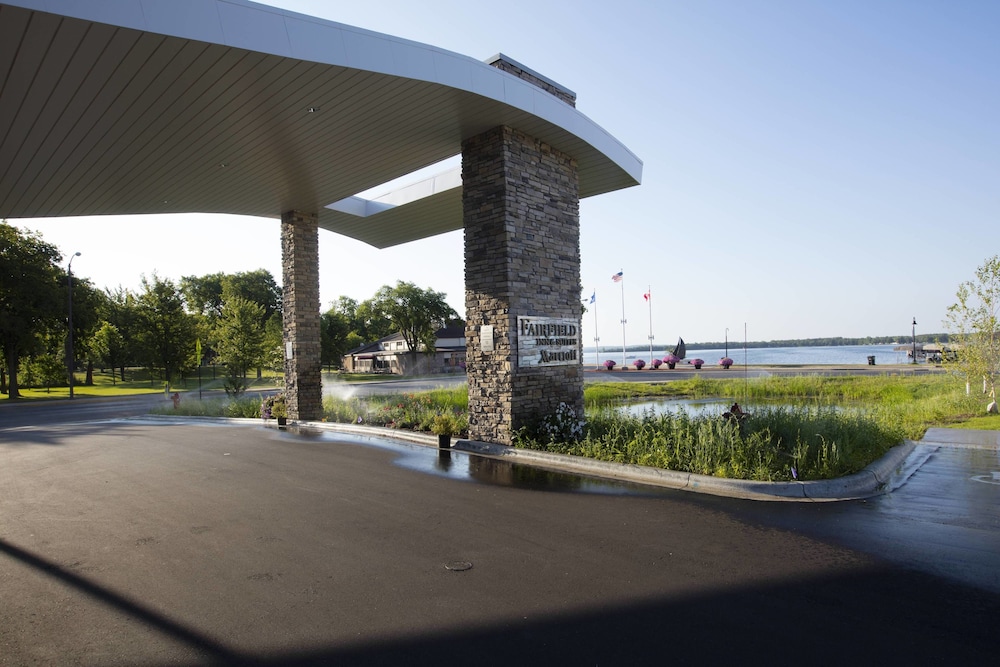 Fairfield Inn And Suites Detroit Lakes 2/33