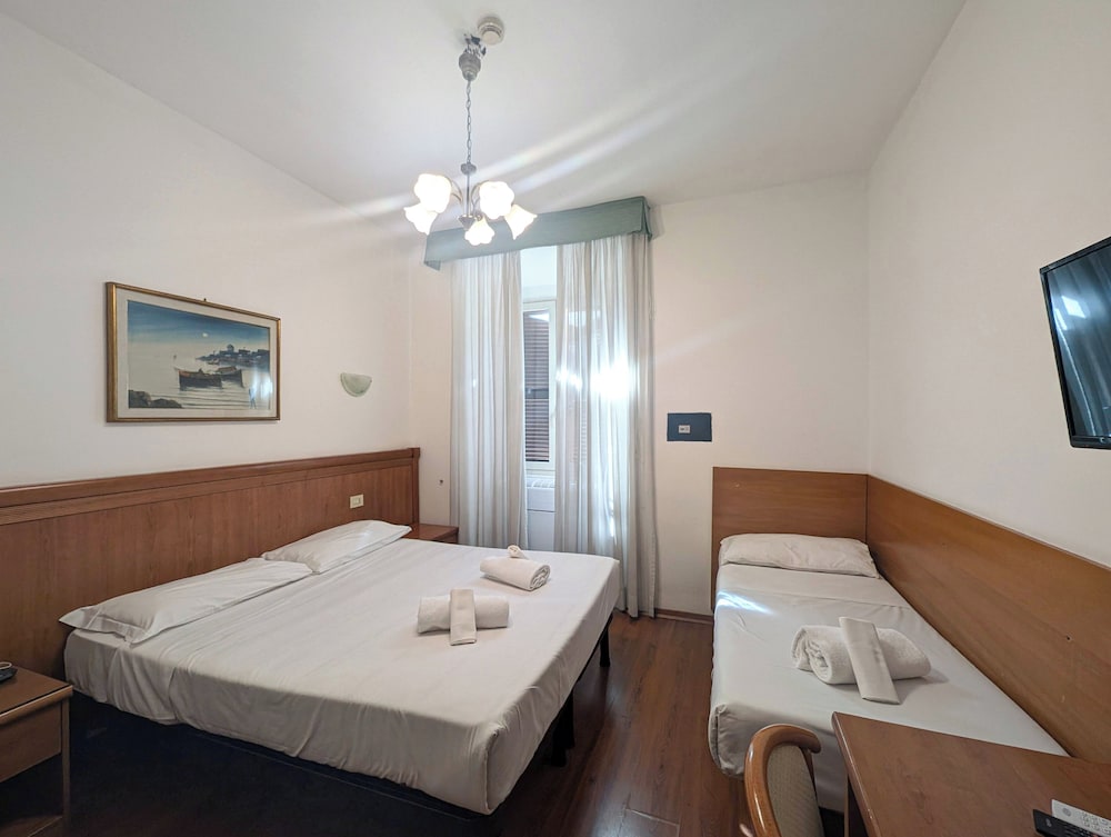 City, Triple, 1 Double and 1 Single Bed