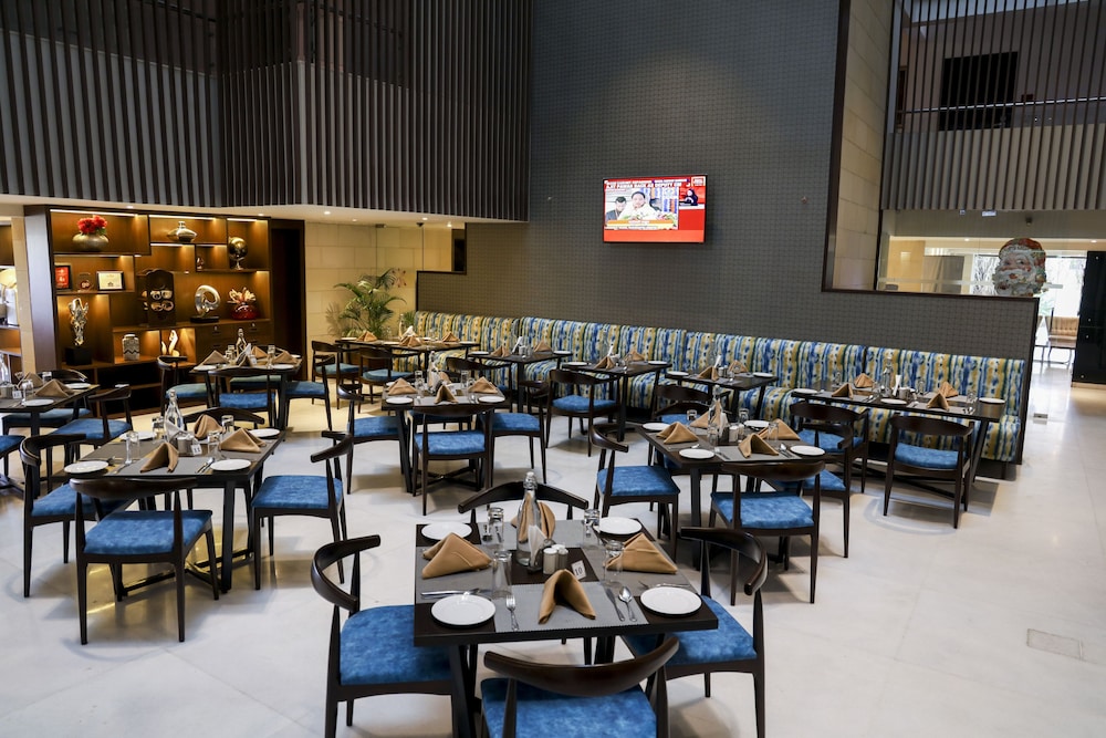 Royal Orchid Golden Suites Pune 36/52
