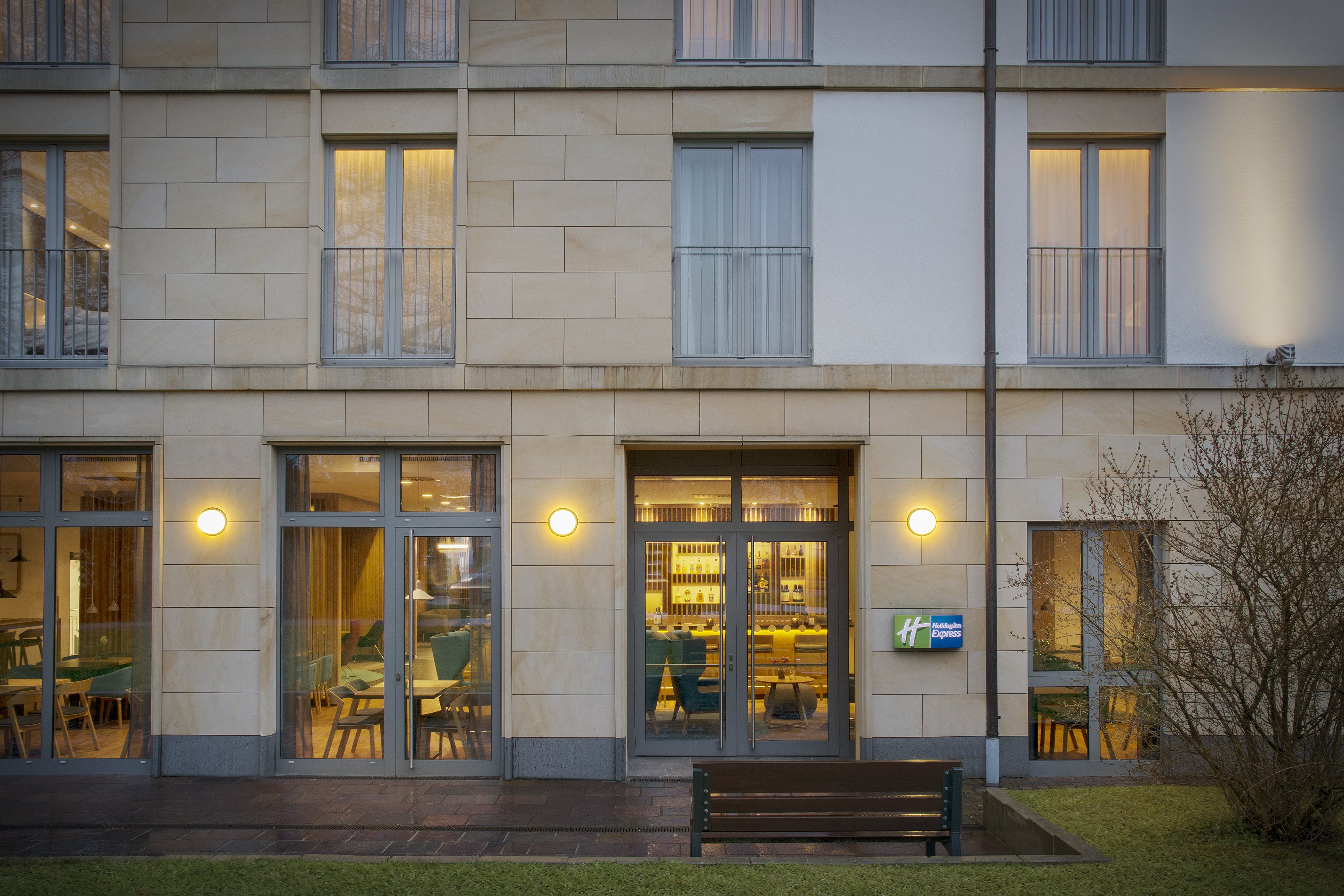 HOLIDAY INN EXPRESS BADEN BADEN 2/53