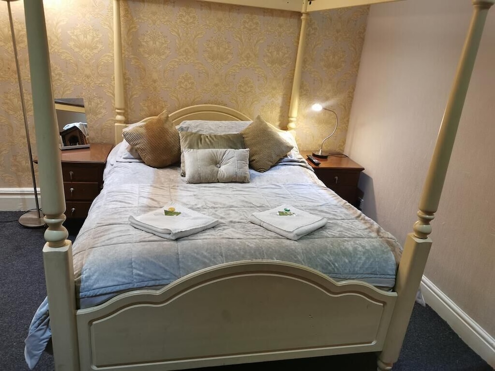 The New Oxford Hotel 23/43
