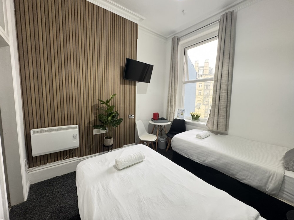 غرفة قياسية بسريرين منفصلين، OYO Marine Parade Hotel Eastbourne Pier 4/10