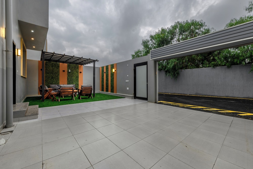 Midtown Majestic Garden Resort 48/59