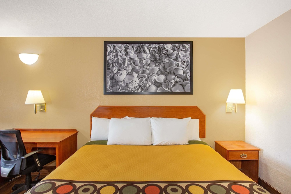 Super 8 By Wyndham North Palm Beach 27/58