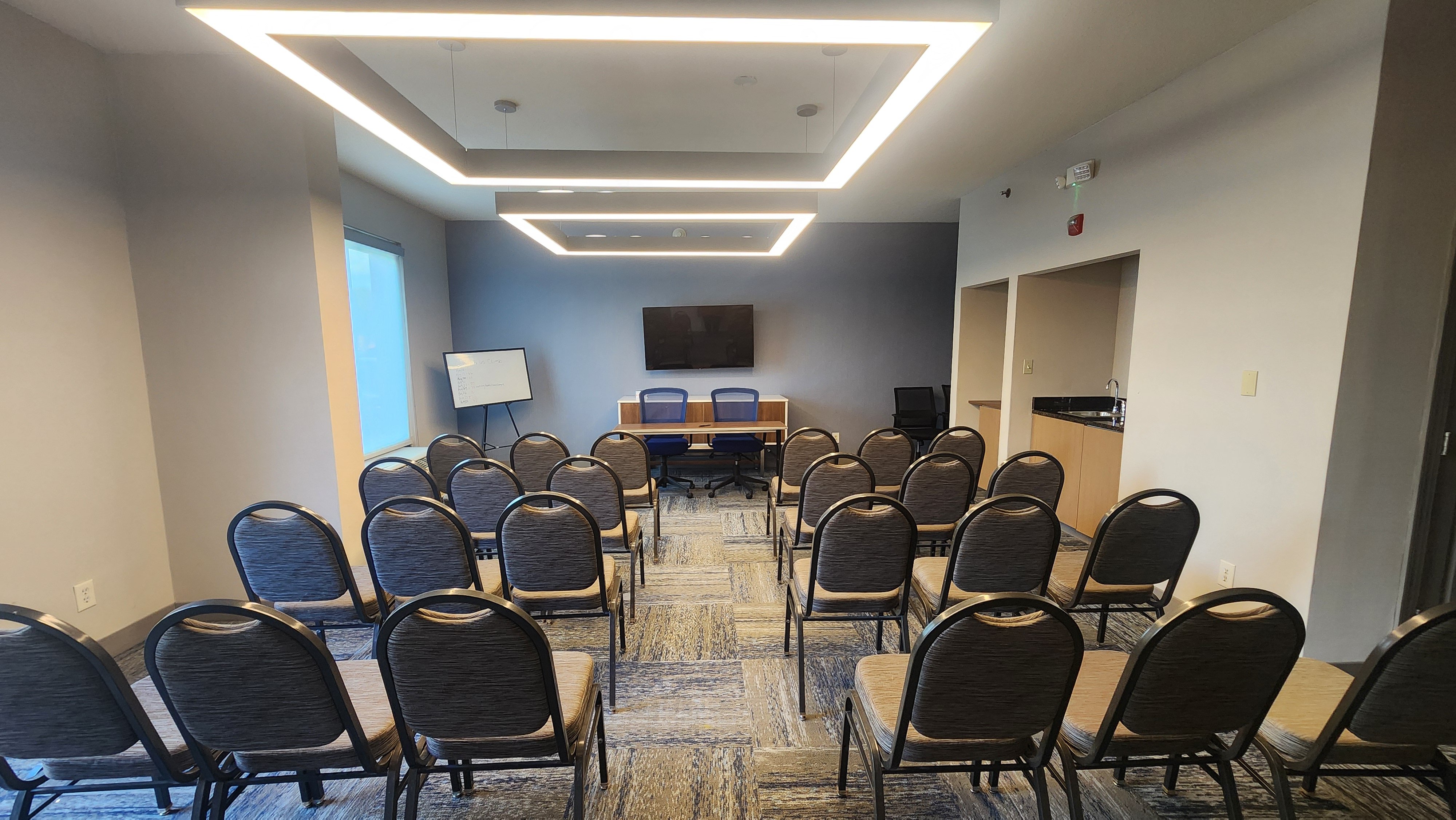 Holiday Inn Express FREDERICKSBURG SOUTHPOINT 62/65