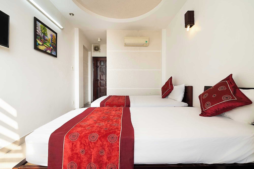 Collection O Dinh Dinh Hotel - Near Tan Son Nhat Airport 18/51