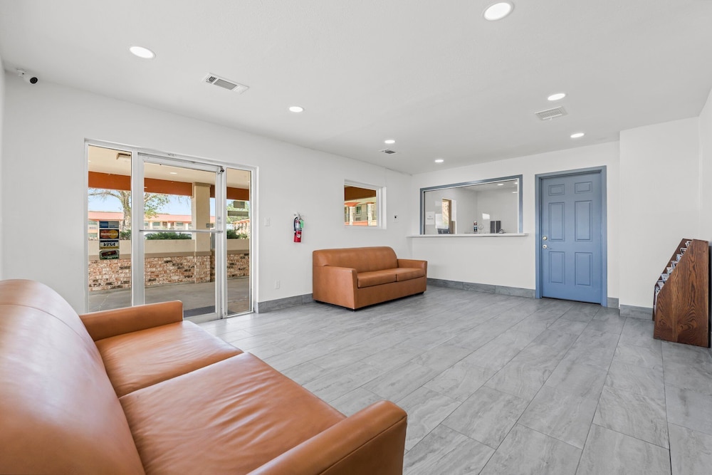 Econo Lodge Inn & Suites Sealy 42/52