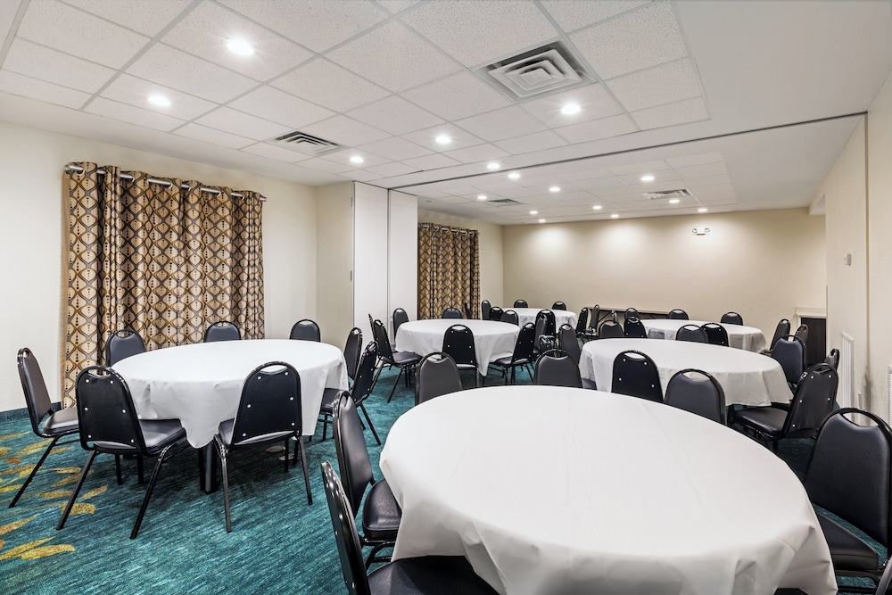 Candlewood Suites Houston North I45 Spring An Ihg Hotel 35/44