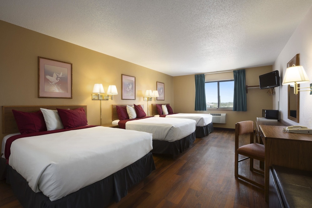 Super 8 by Wyndham Las Vegas 9/26