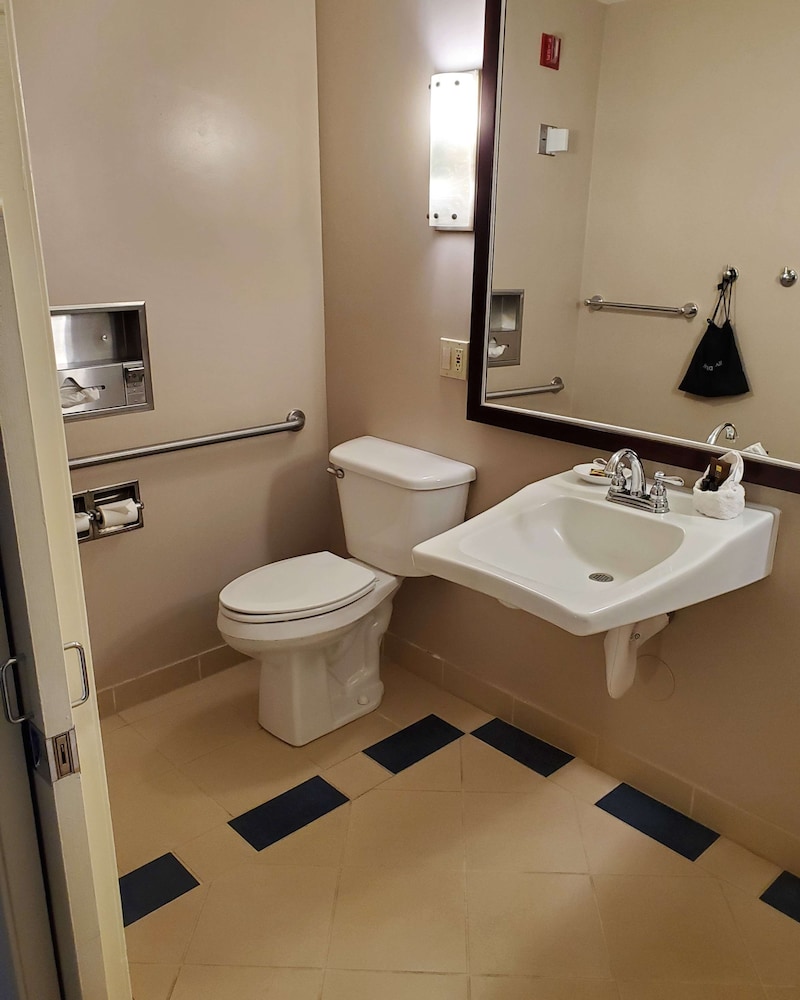 Best Western Plus University Inn 15/48