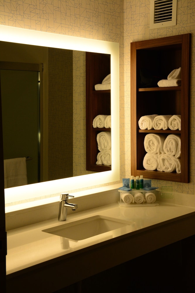 Holiday Inn Express Suites Lexington Park California 14/54