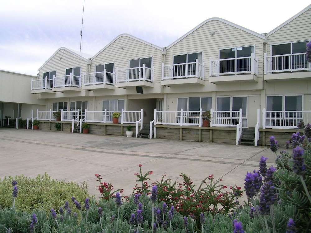A Great Ocean View Motel 3/27