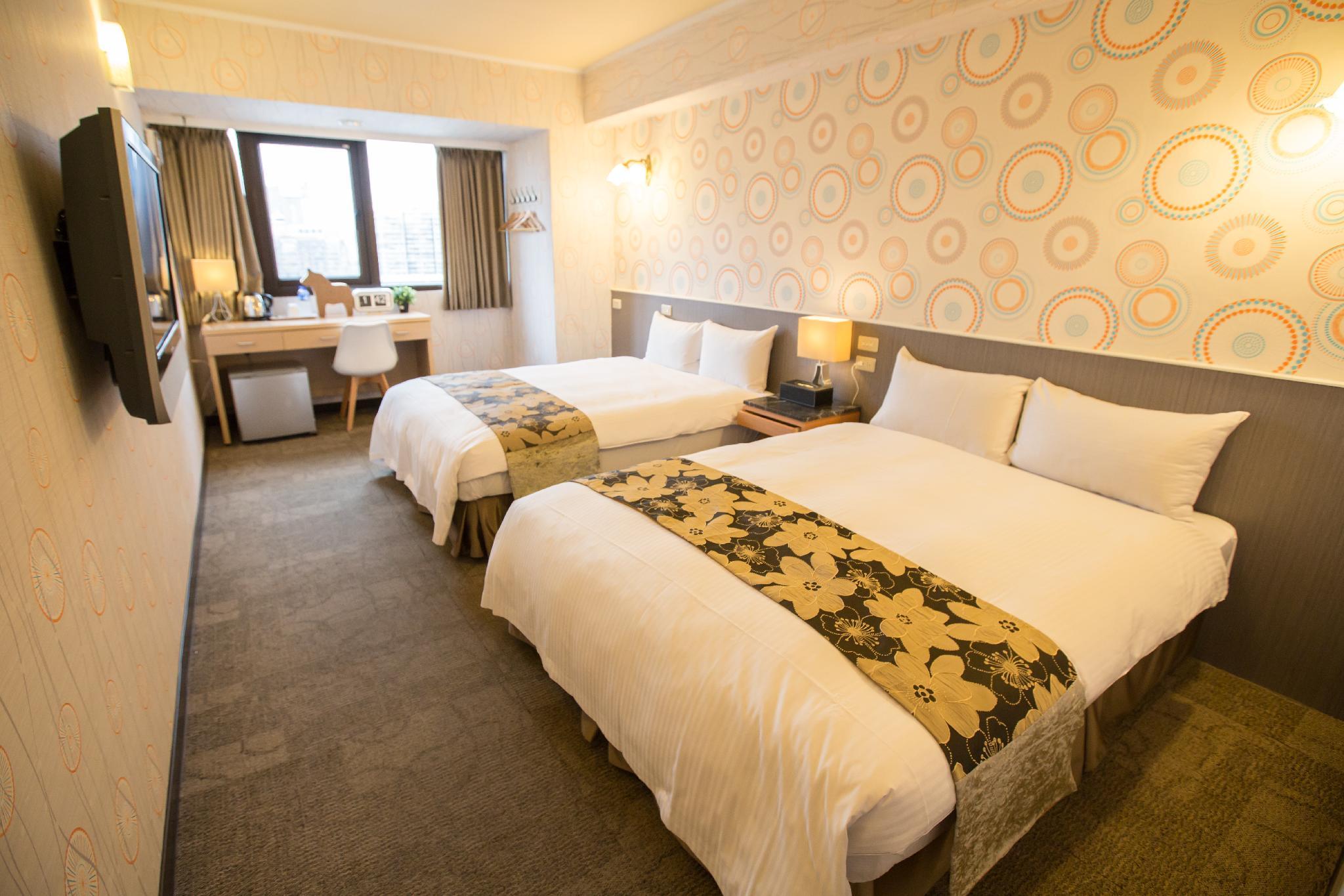 SUITE, TWIN BEDS