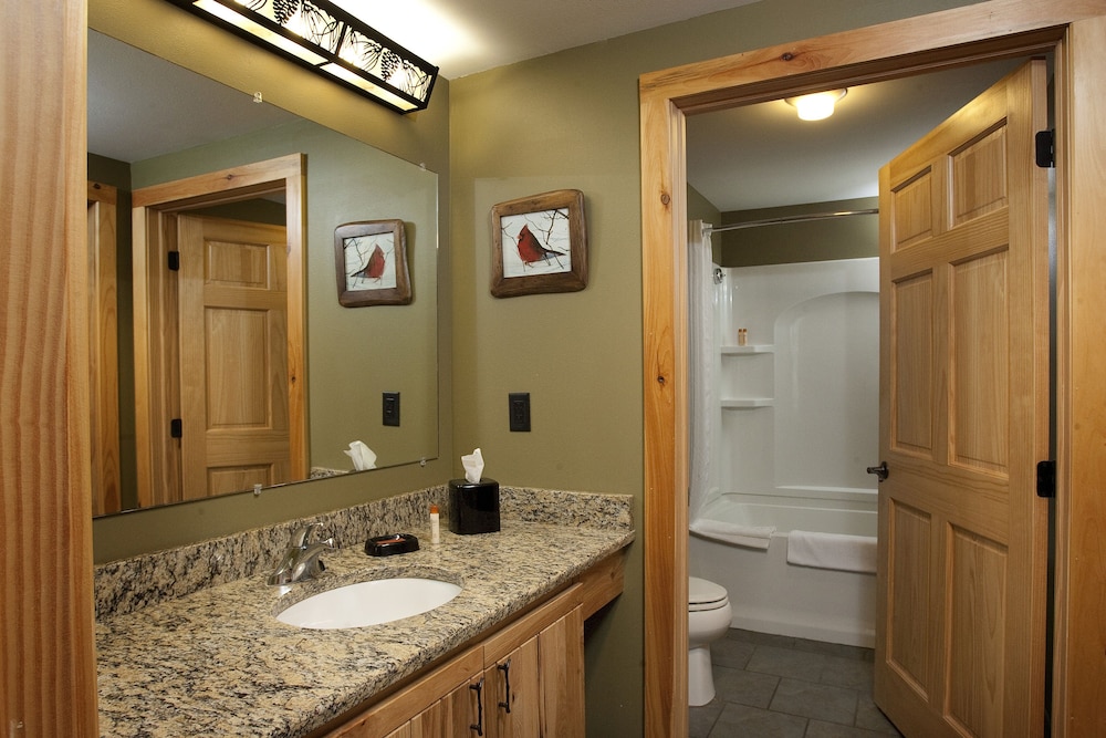 Hope Lake Lodge Indoor Waterpark 47/50
