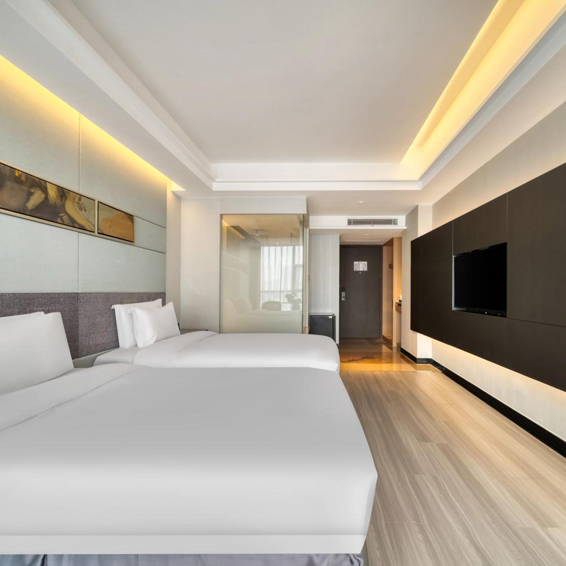 Deluxe, Twin Beds, City View, Building a