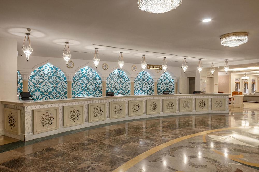 Side Star Resort 7/50