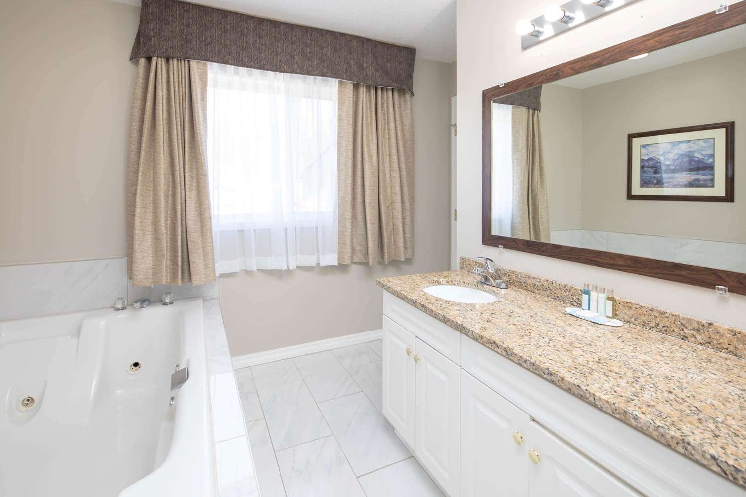 Travelodge by Wyndham Golden Sportsman Lodge 42/44