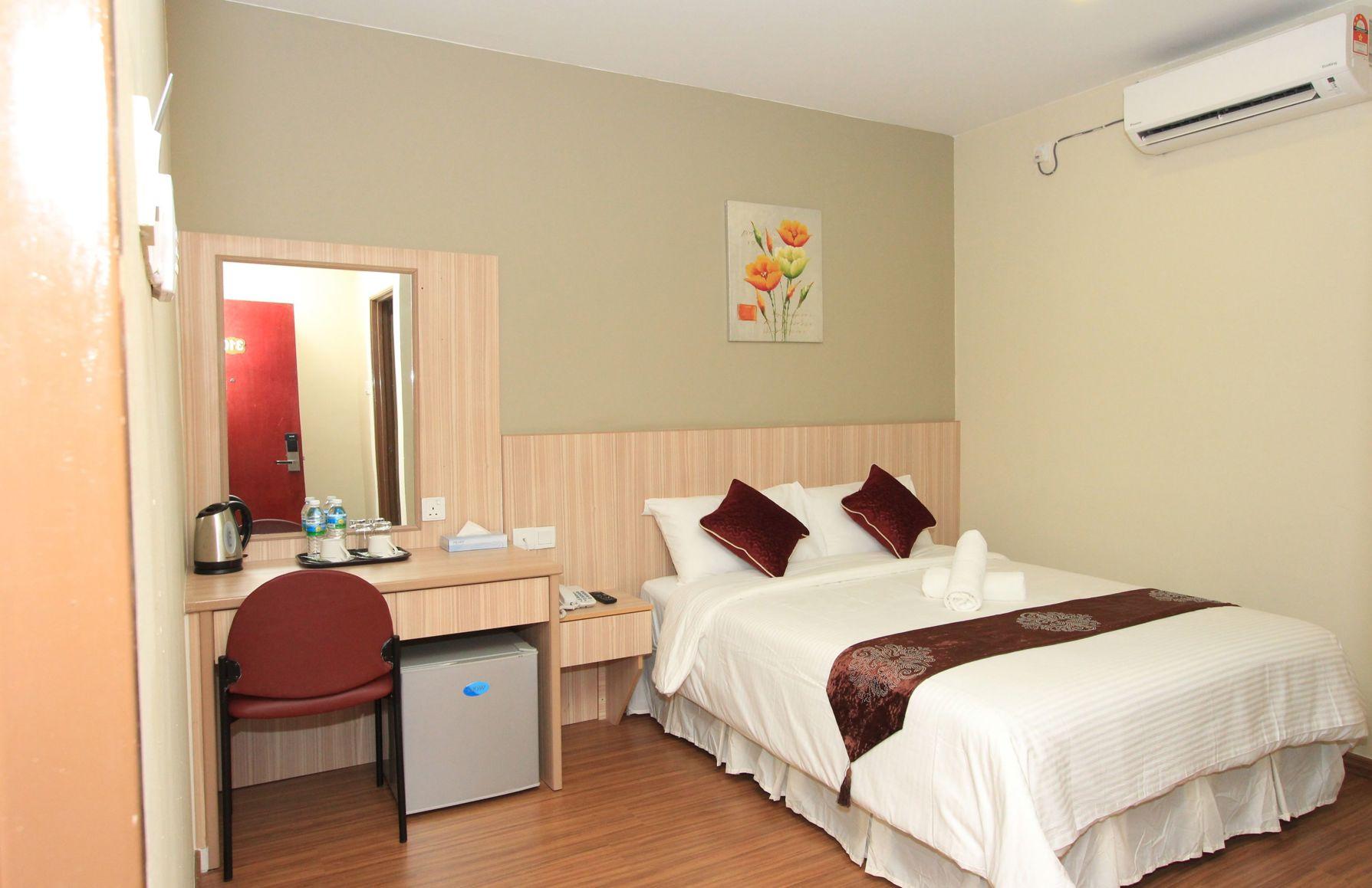 Standard, King Bed, Queen Bed, No Window