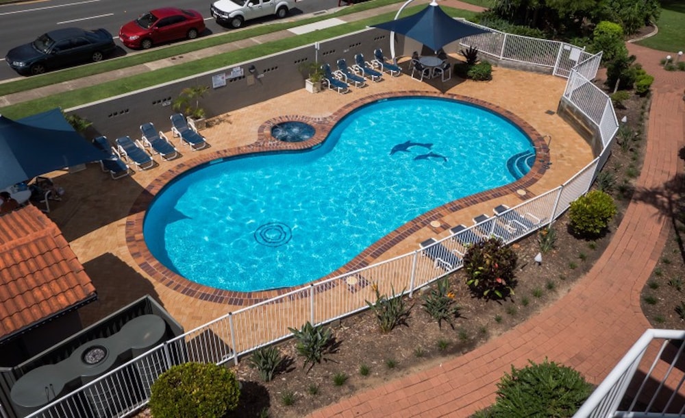 MARKHAM COURT 8/66