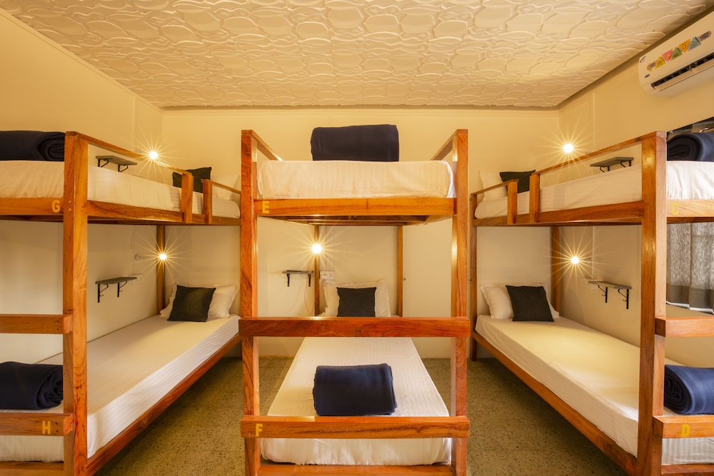 Locomo Hostel - Mumbai Airport 20/50