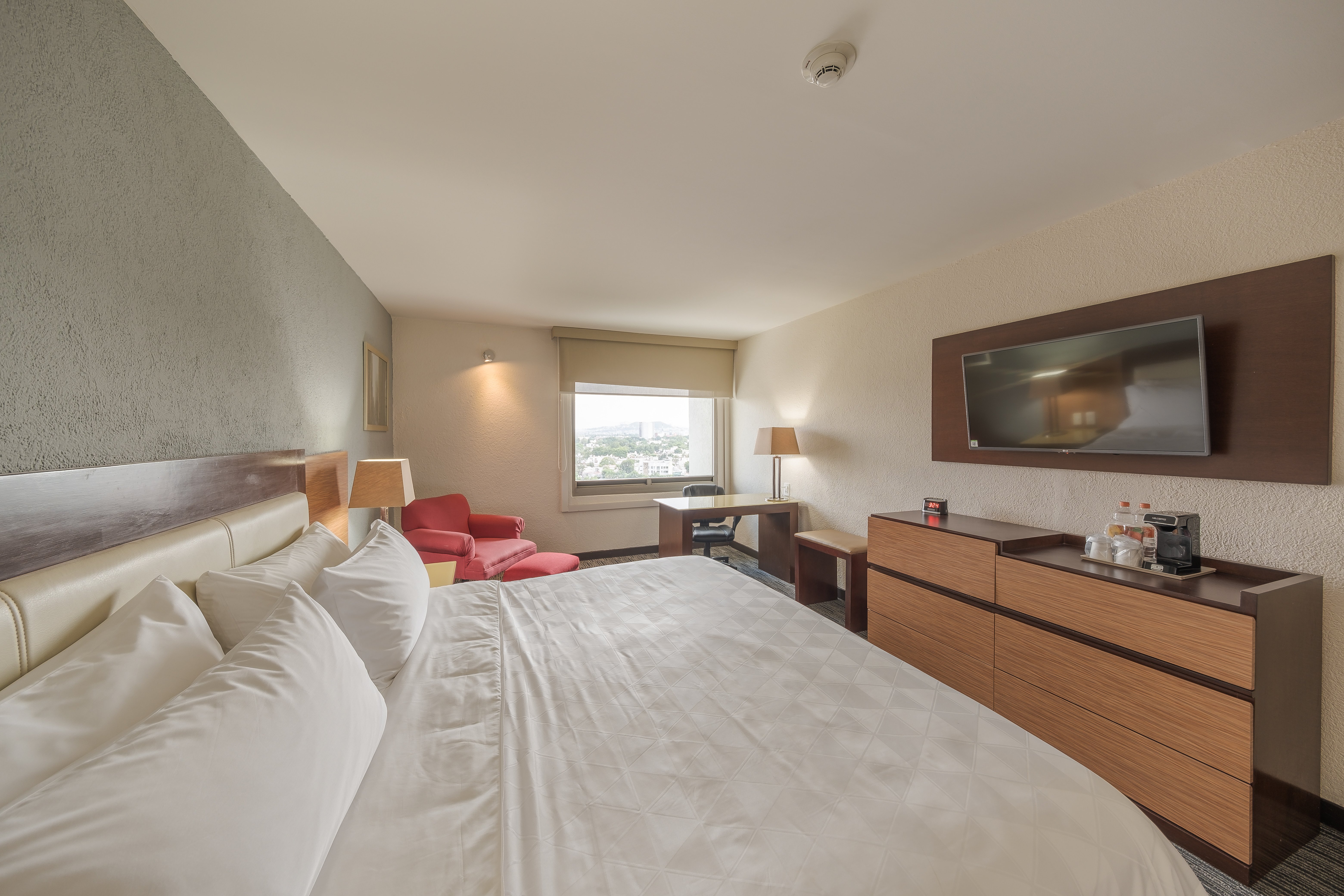 HOLIDAY INN SELECT GUADALAJARA 31/72