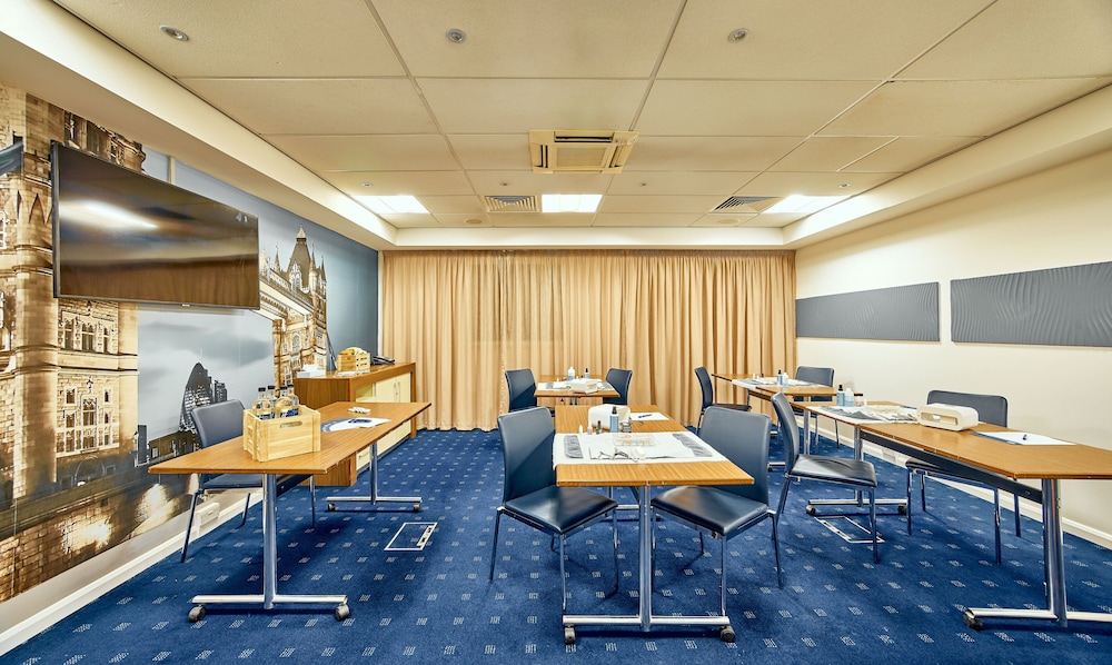Holiday Inn Express London - Stratford by IHG 53/76