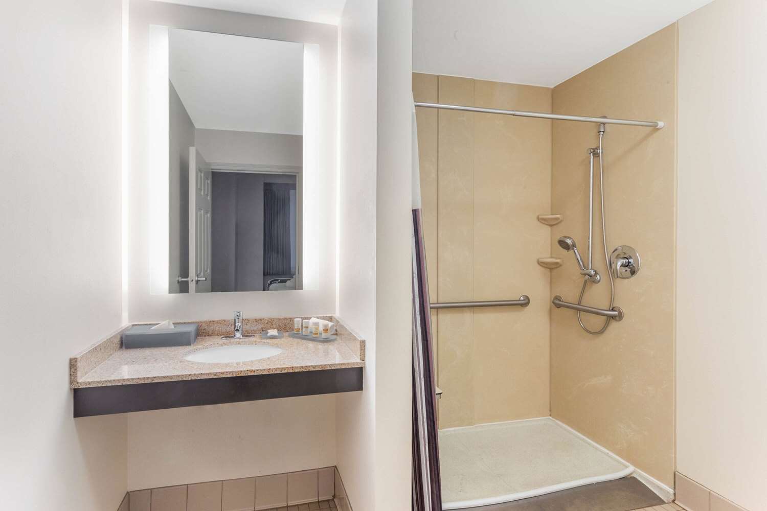 La Quinta Inn Suites By Wyndham Chicago Downtown 42/45