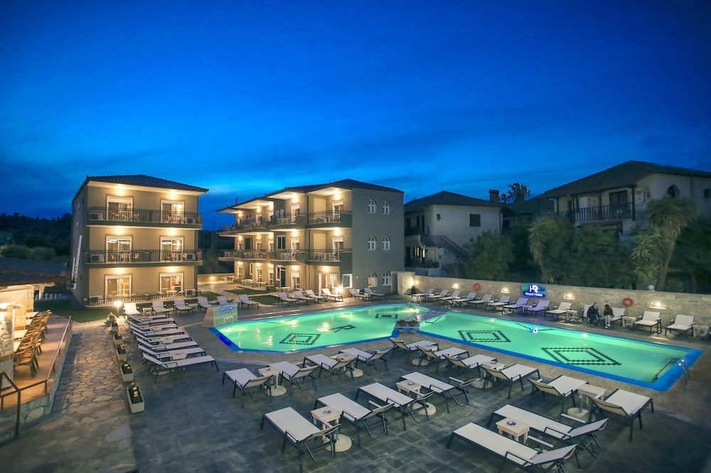 Royal Hotel and Suites 5/49