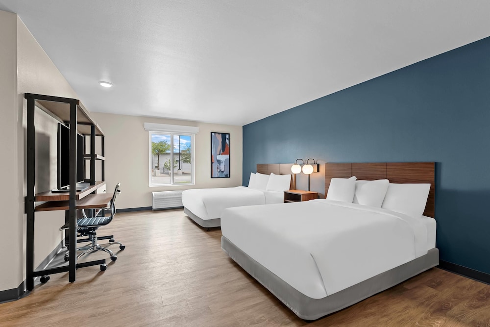 Suite, 2 Queen Beds, Accessible