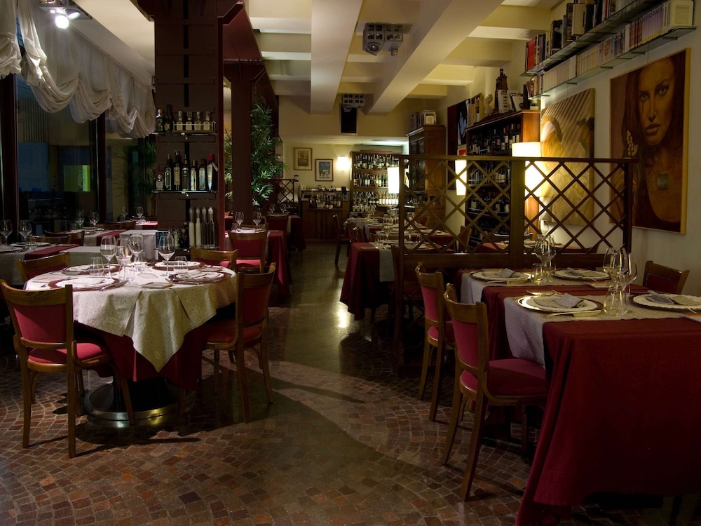 Ferrara Hotel 52/66