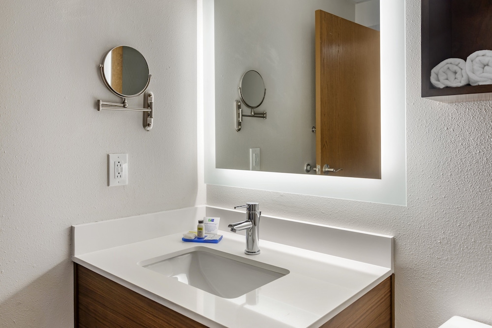 Holiday Inn Express Branson-Green Mountain Drive 43/72