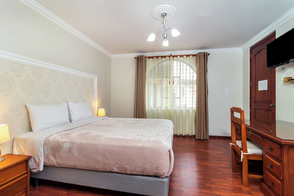 ROOM, DOUBLE OR TWIN BED