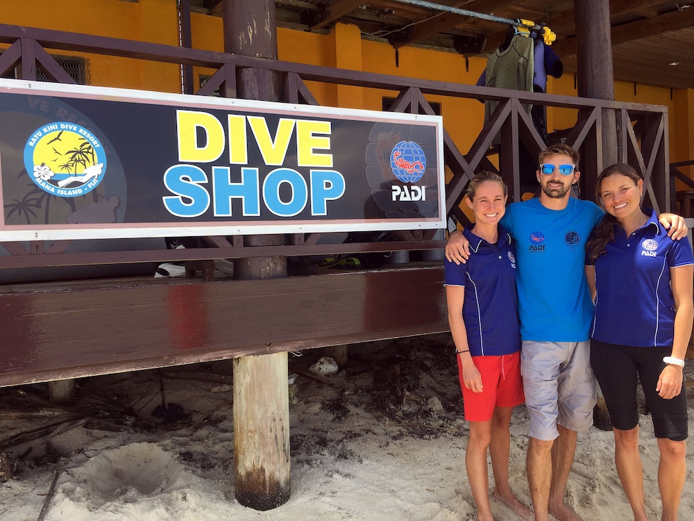 Ratu Kini Backpackers & Dive Resort 11/67