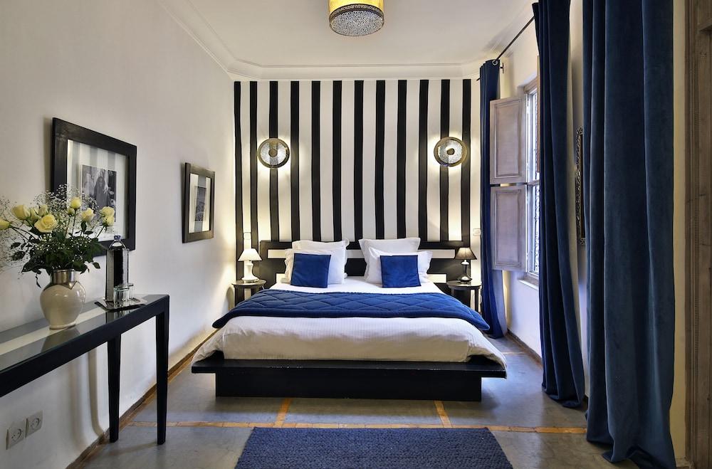 ROMANTIC, DOUBLE BED, COURTYARD AREA