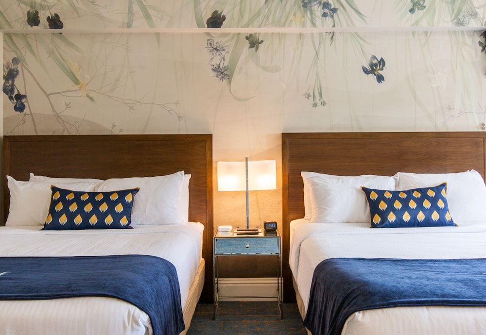 ROOM, QUEEN BED, ACCESSIBLE