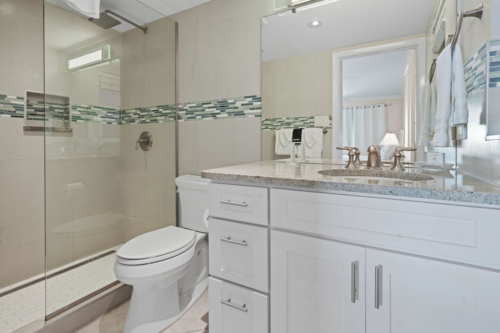 Aqua Bay Club Luxury Condos 43/50