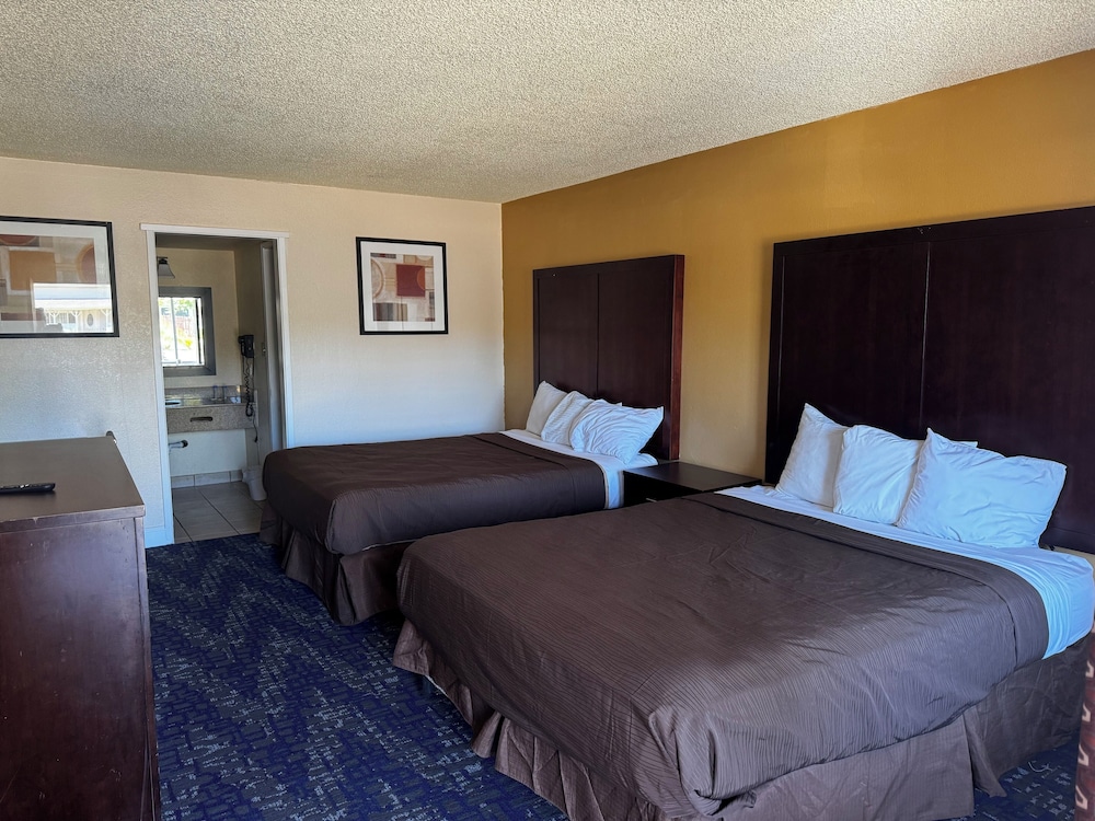 GuestPlace Inn & Suites 5/17