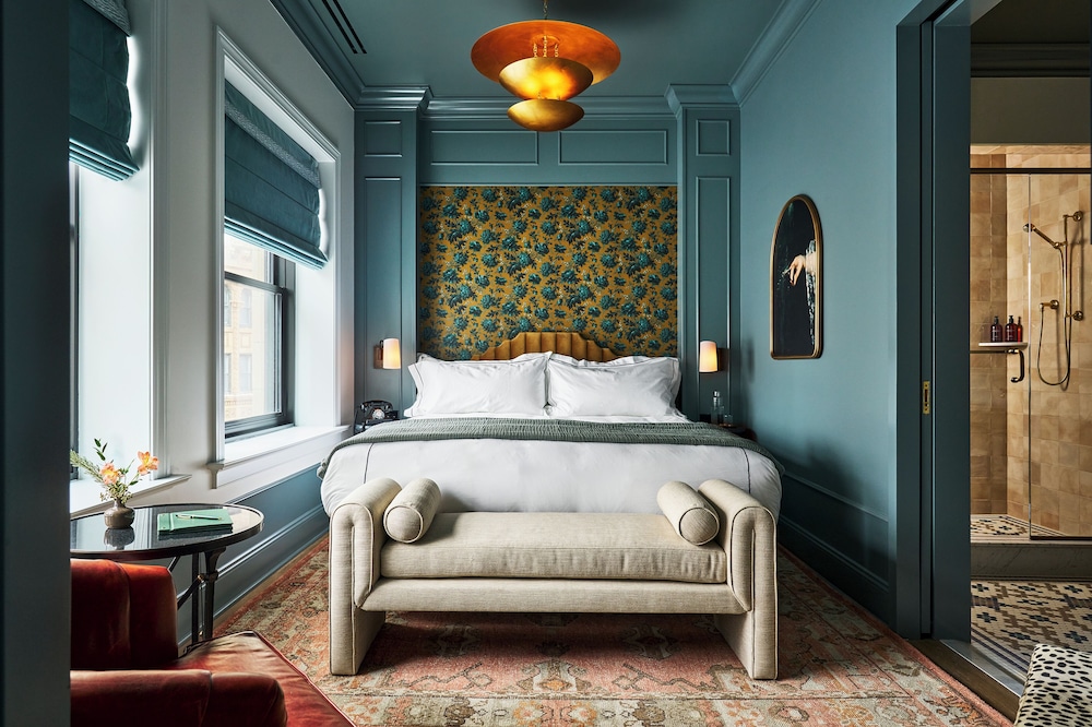 Victorian, Suite, King Bed, Sofa