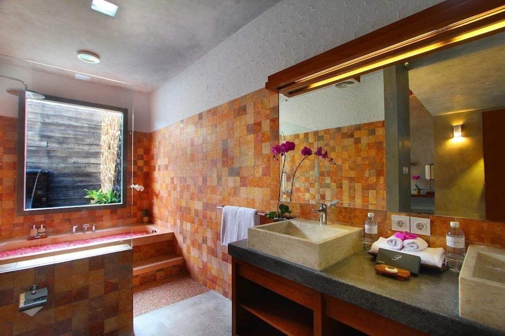 Bracha Villas 40/46