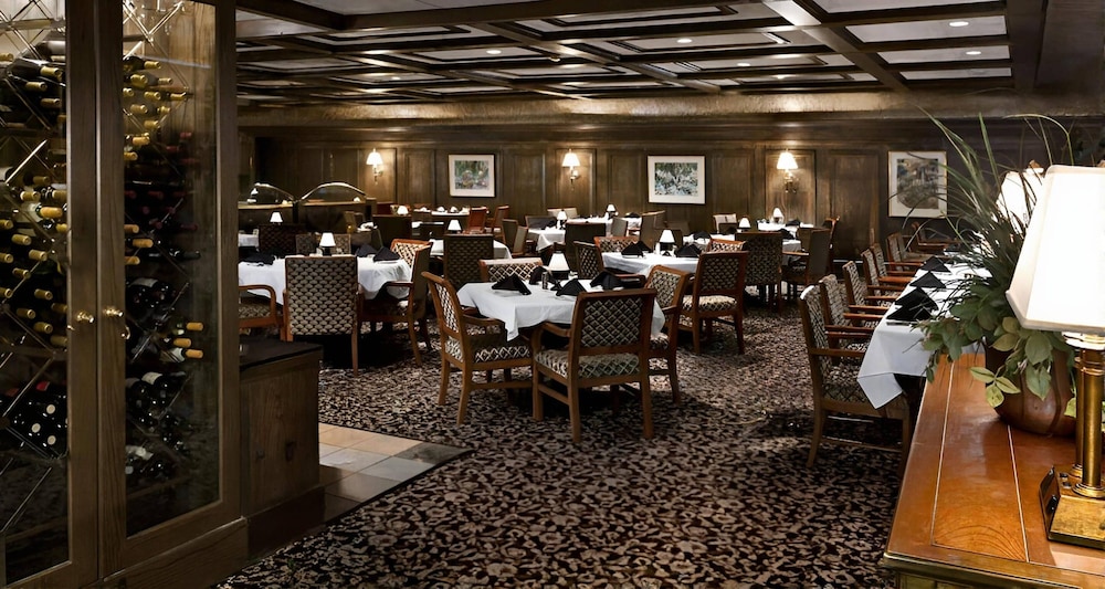 Bismarck Hotel and Conference Center 32/50